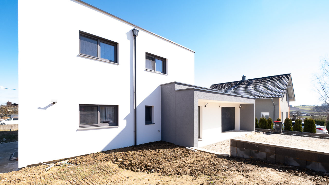 NEUHOFEN AN DER KREMS:  Eleganter Neubau mit Keller