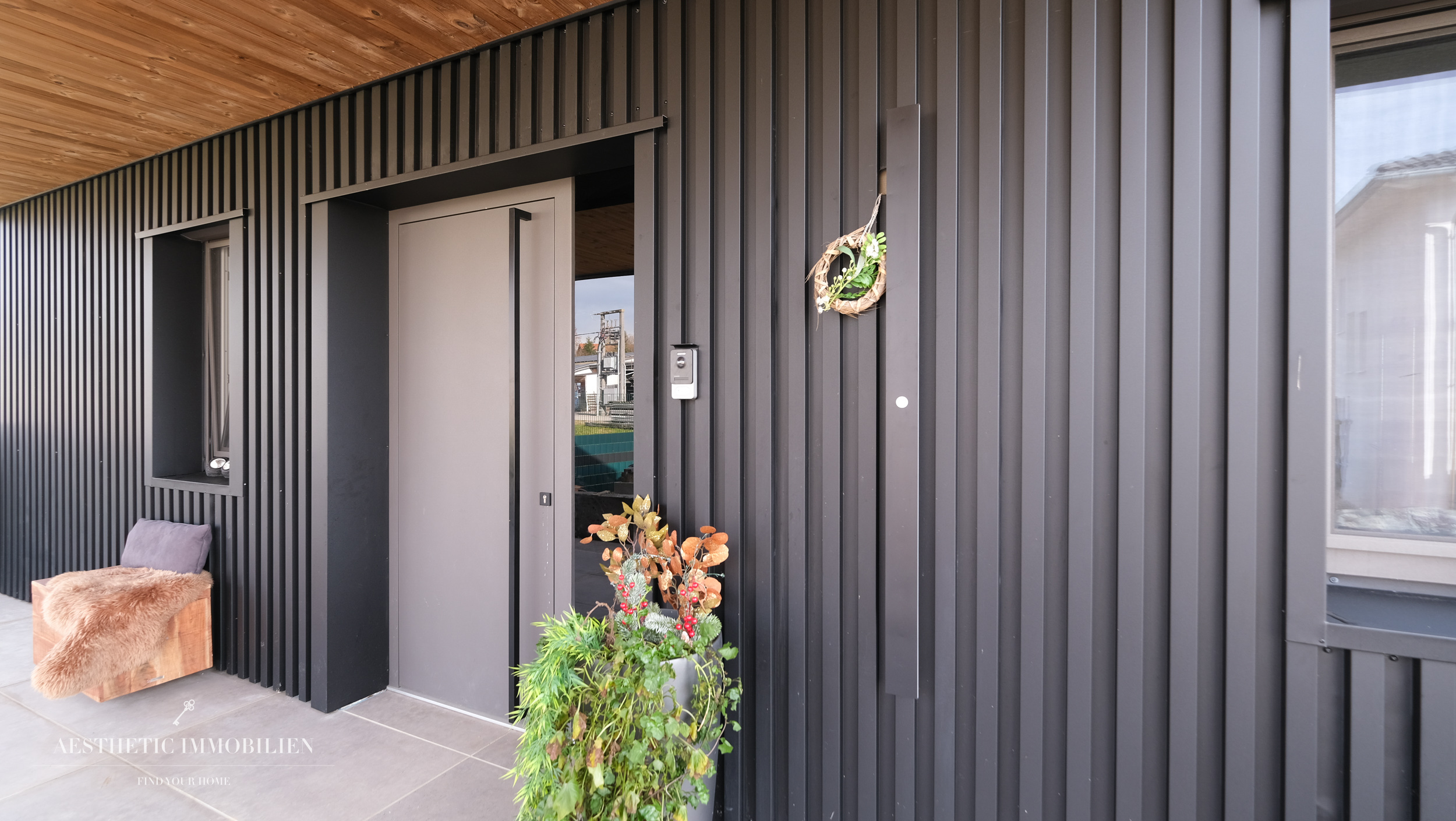 LEOMBACH  – 500 m2 Exklusives Haus mit Gewerbehalle - Modernes Wohnen und Arbeiten vereint