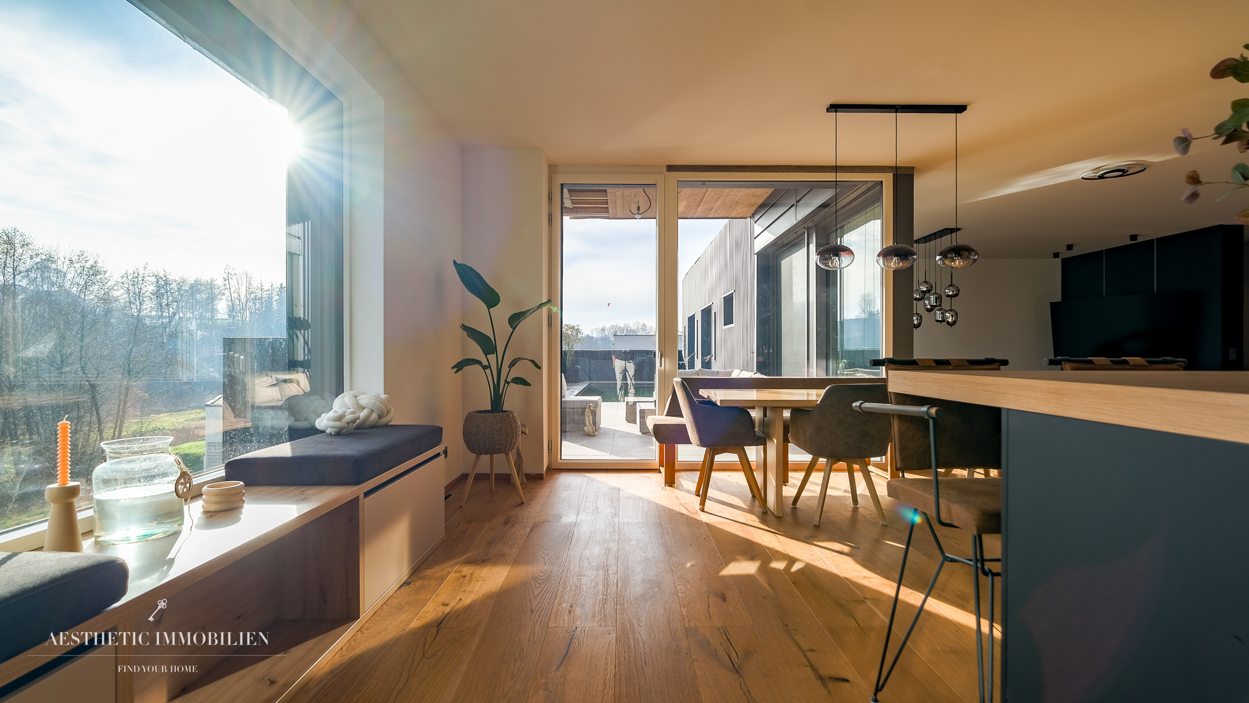 LEOMBACH  – 500 m2 Exklusives Haus mit Gewerbehalle - Modernes Wohnen und Arbeiten vereint