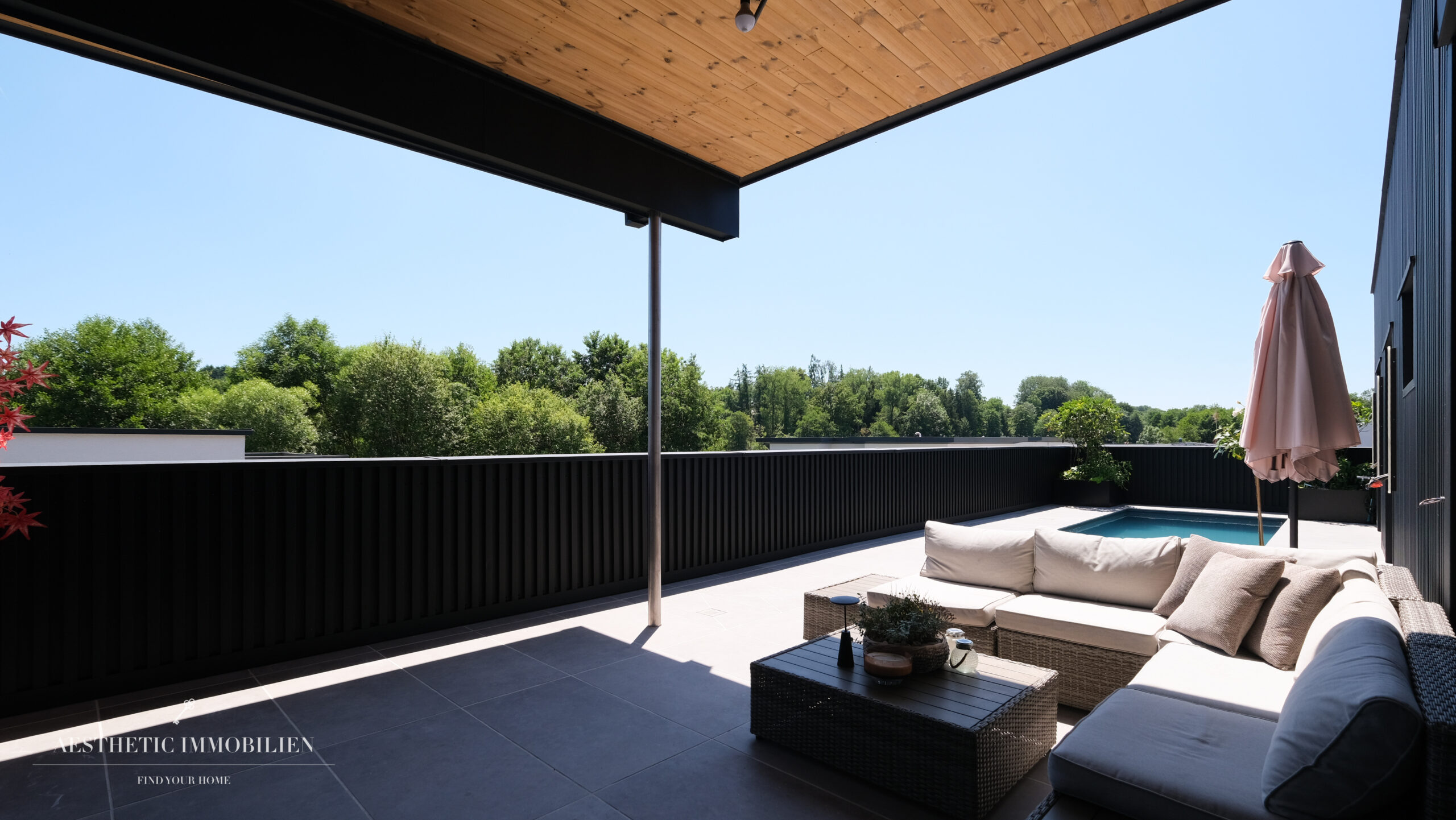 LEOMBACH  – 500 m2 Penthouse mit Gewerbehalle - Modernes Wohnen und Arbeiten vereint