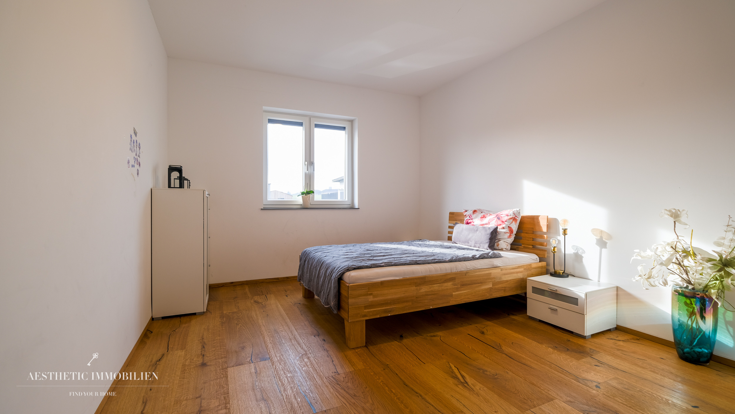 LEOMBACH  – 500 m2 Exklusives Haus mit Gewerbehalle - Modernes Wohnen und Arbeiten vereint