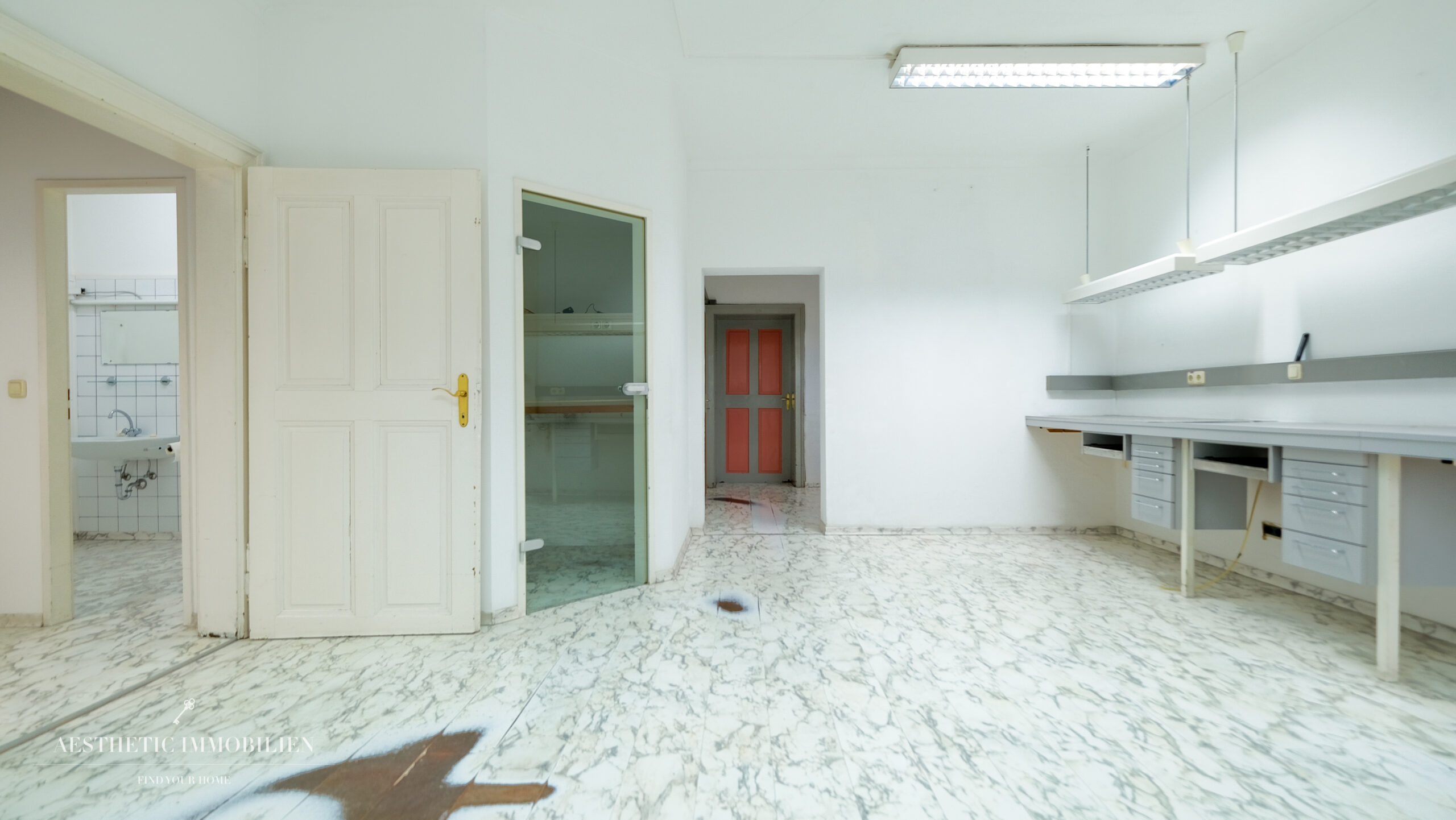 URFAHR - TOP LAGE - Helles und großzügiges Büro - 137 m² - 6.50 Euro Nettomiete