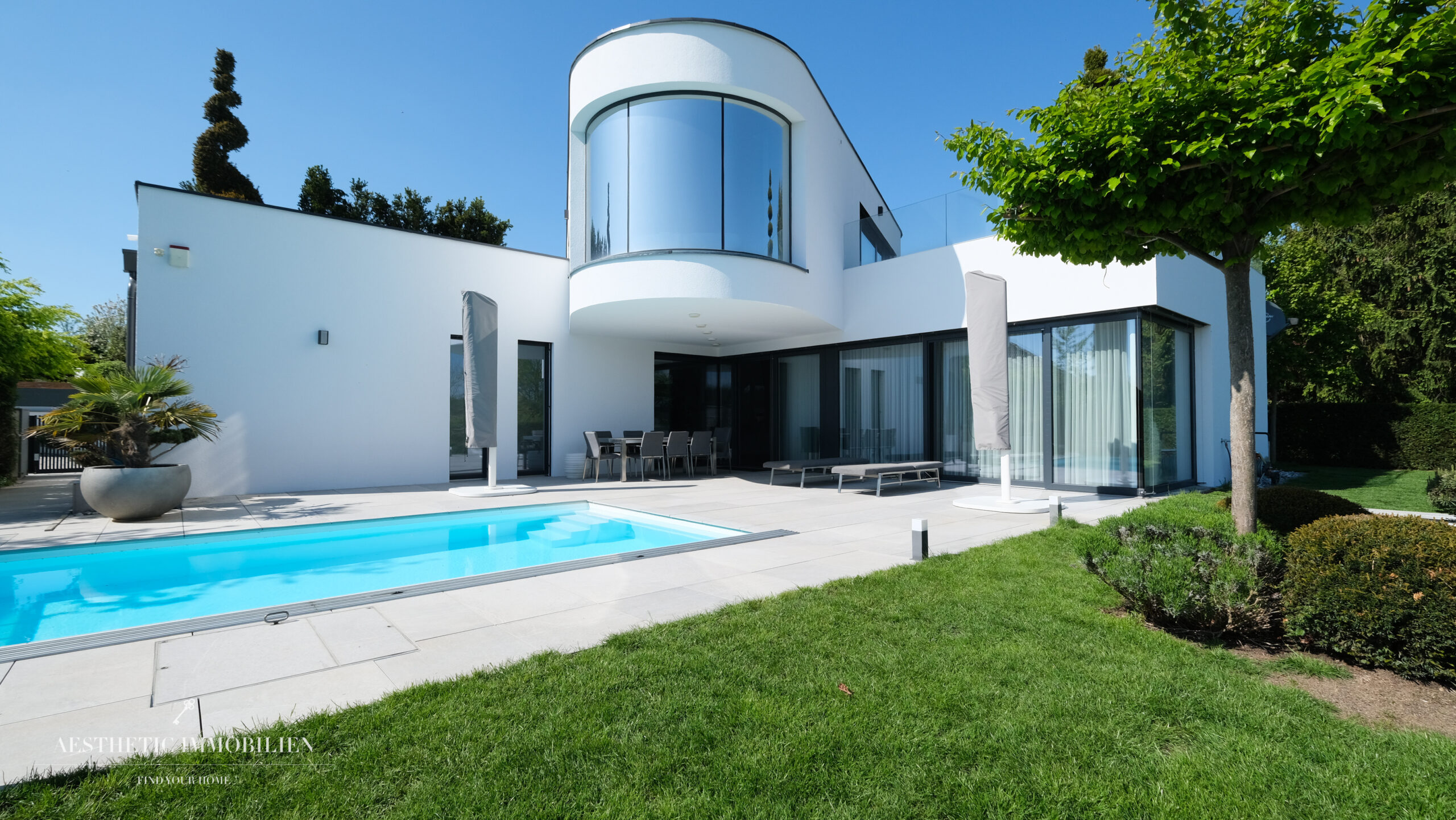 EGGENDORF - Imposante Design-Villa