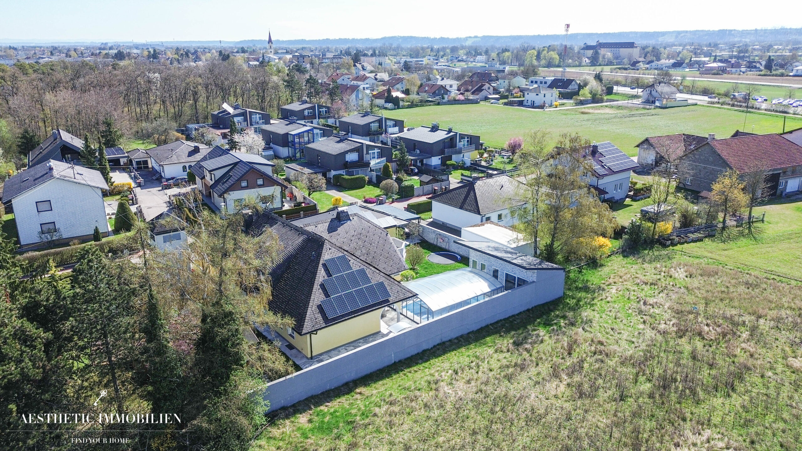 MARCHTRENK - Außergewöhnliche sanierte Villa mit 370 m2 -  50 KW Speicher Photovoltaik + Wärmepumpe sehr niedrige BK !