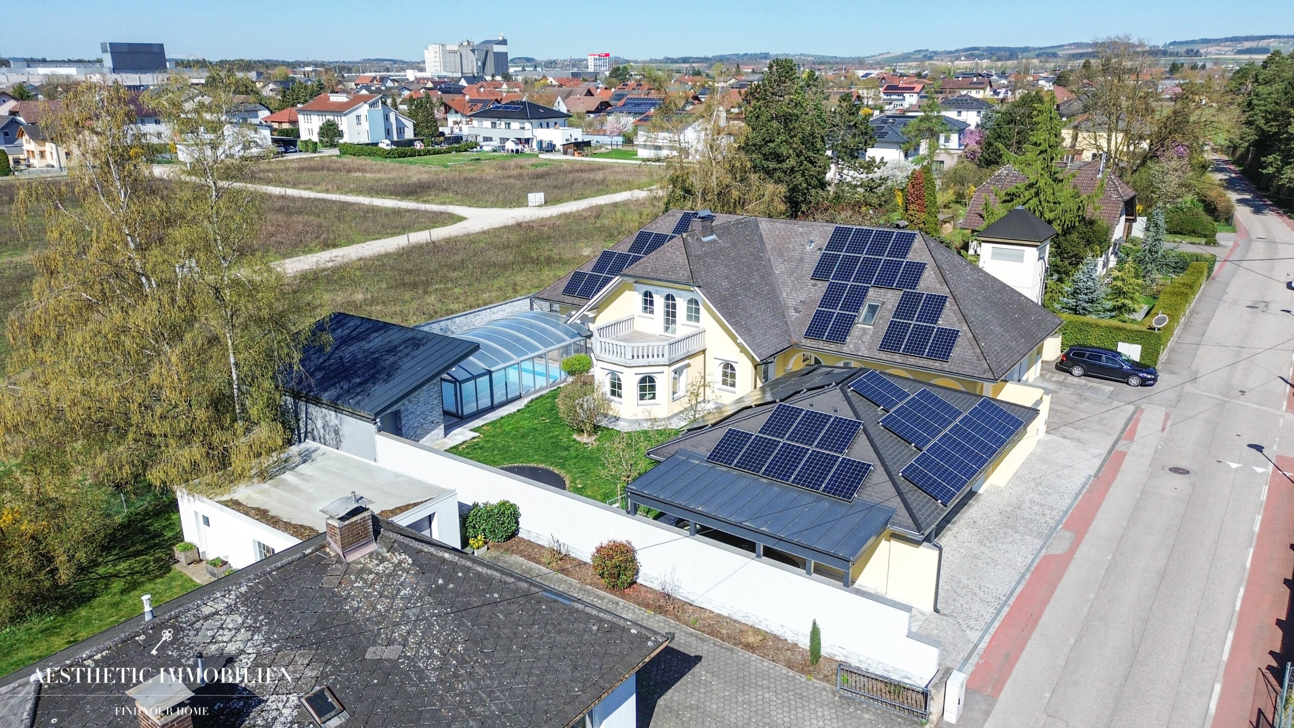 MARCHTRENK - Außergewöhnliche sanierte Villa mit 370 m2 -  50 KW Speicher Photovoltaik + Wärmepumpe sehr niedrige BK !