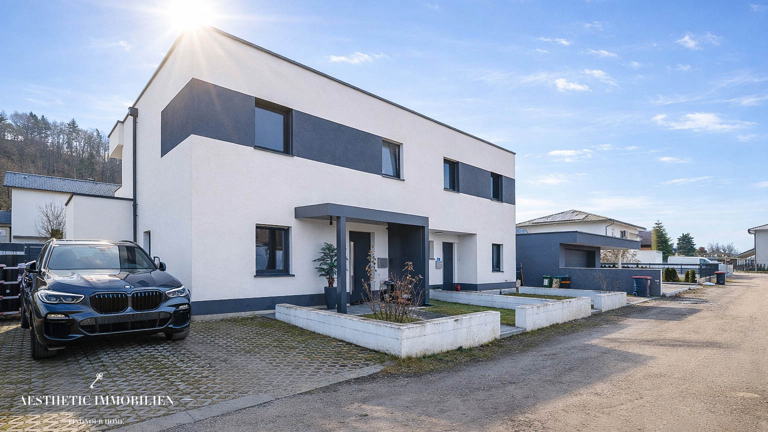 PUCKING - Moderne Doppelhaushälfte mit  Photovoltaik