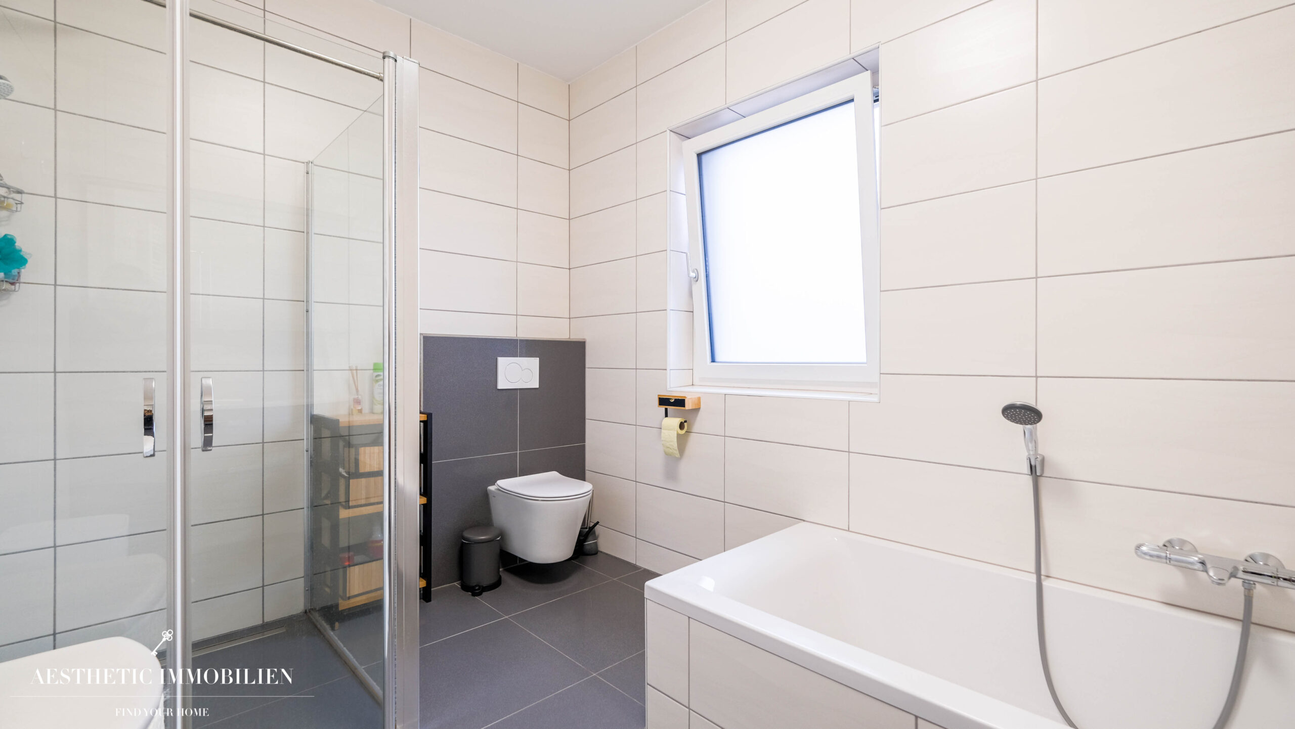 PUCKING - Moderne Doppelhaushälfte mit  Photovoltaik