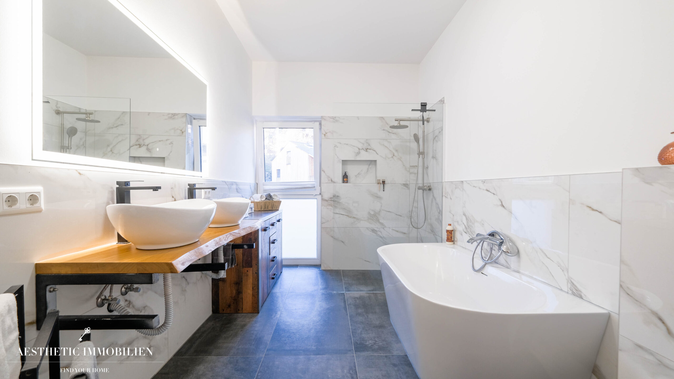 NEUMARKT i. M. -  Große Moderne Doppelhaushälfte