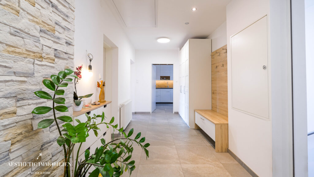 Garderobe EG