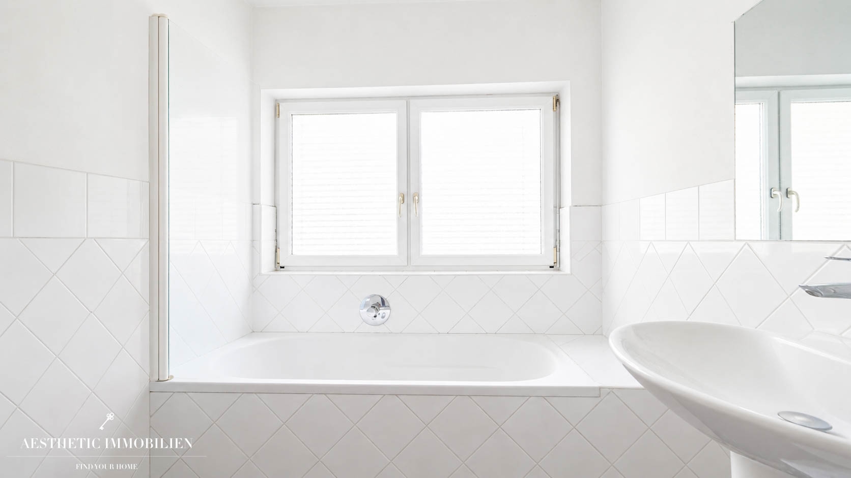 LINZ / GRÜNDBERG: Außergewöhnliche Garten-Maisonette mit Pool