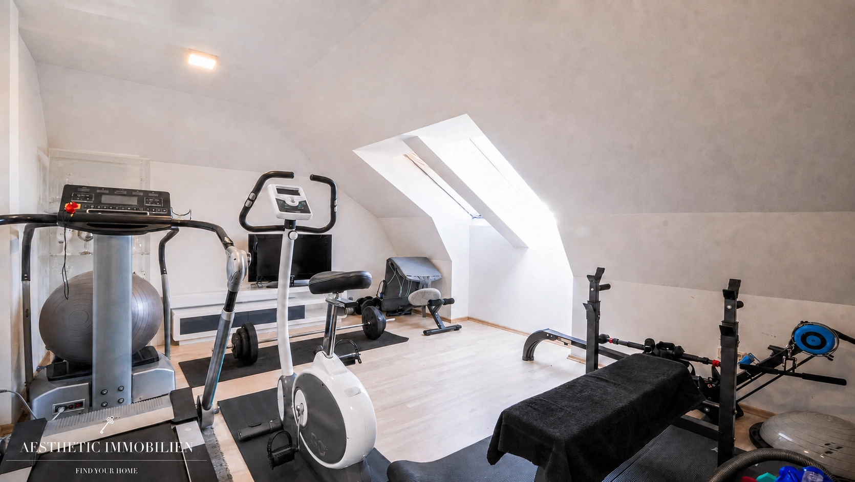 ST.VALENTIN - Exklusive Villa mit Indoorpool, Tennisplatz+Möglichkeit zur Pferdehaltung auf 6.000 m²
