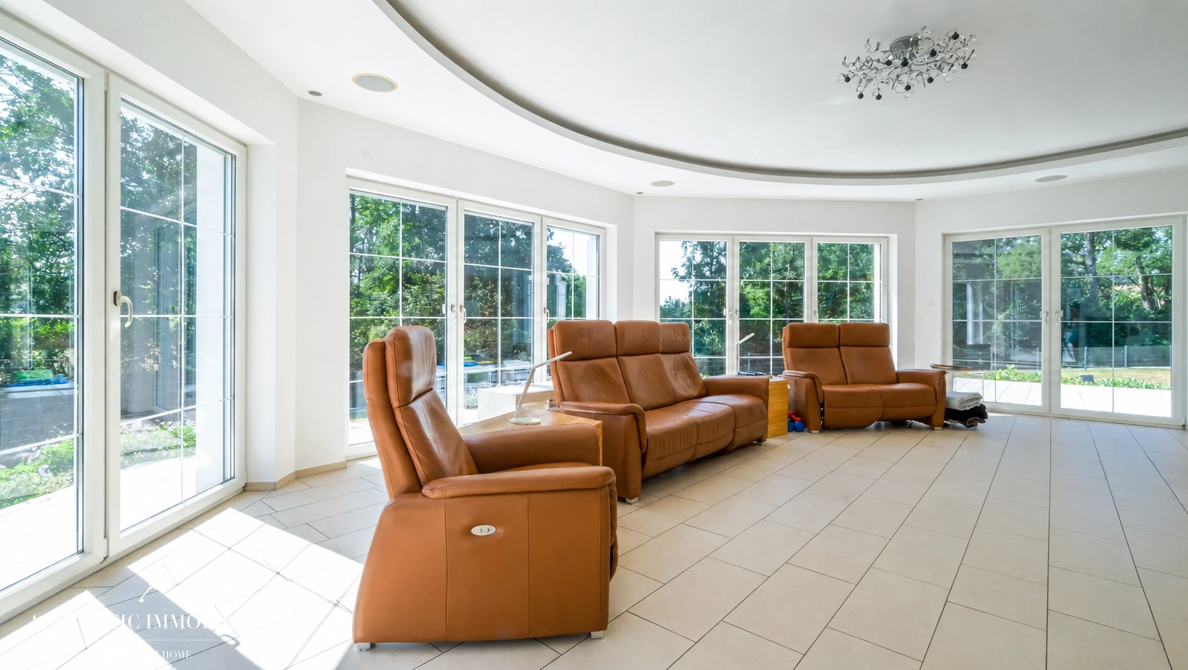 ST.VALENTIN - Exklusive Villa mit Indoorpool, Tennisplatz+Möglichkeit zur Pferdehaltung auf 6.000 m²