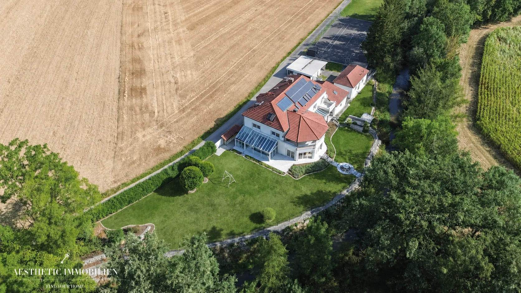 ST.VALENTIN - Exklusive Villa mit Indoorpool, Tennisplatz+Möglichkeit zur Pferdehaltung auf 6.000 m²