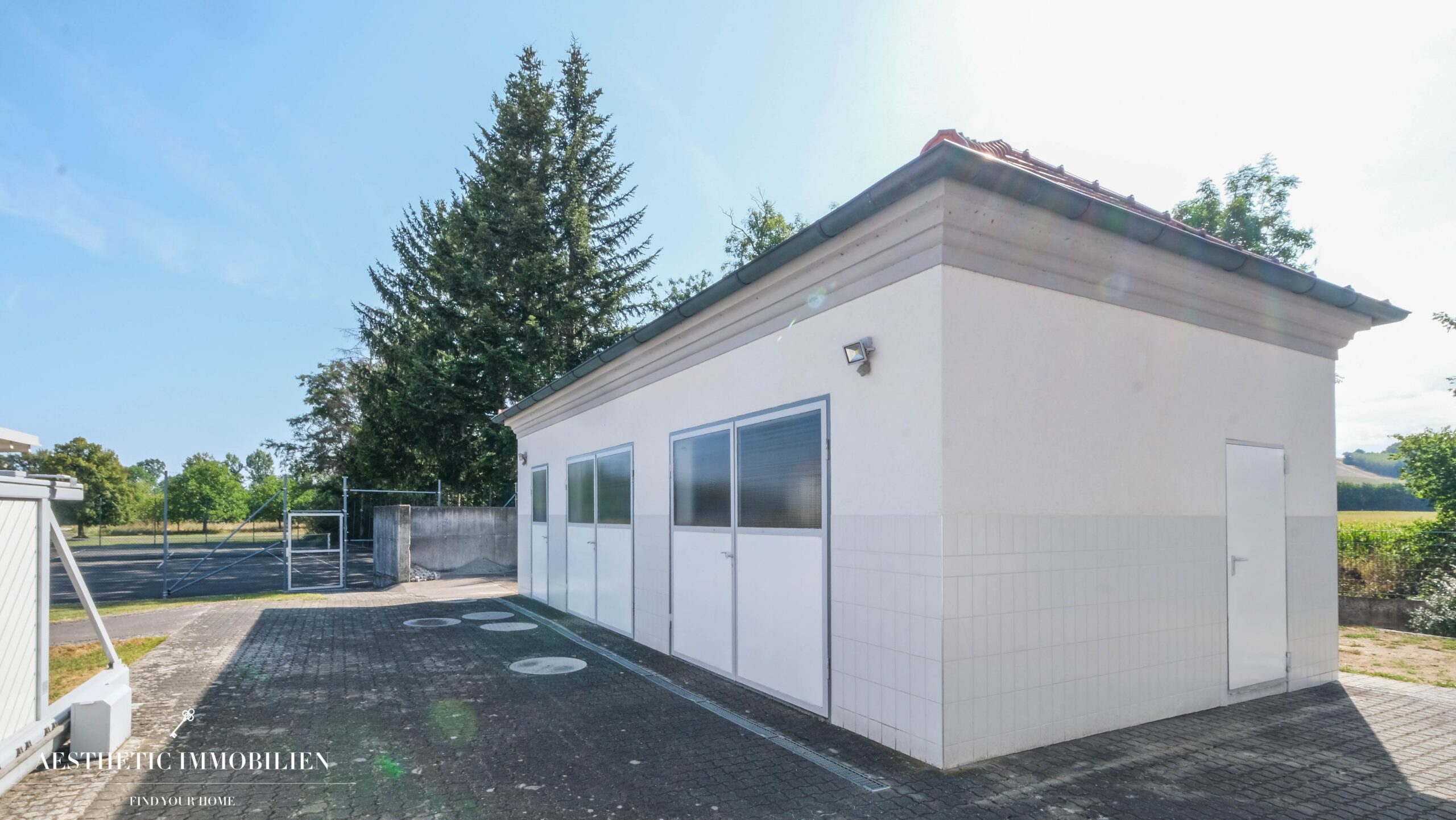 ST.VALENTIN - Exklusive Villa mit Indoorpool, Tennisplatz+Möglichkeit zur Pferdehaltung auf 6.000 m²