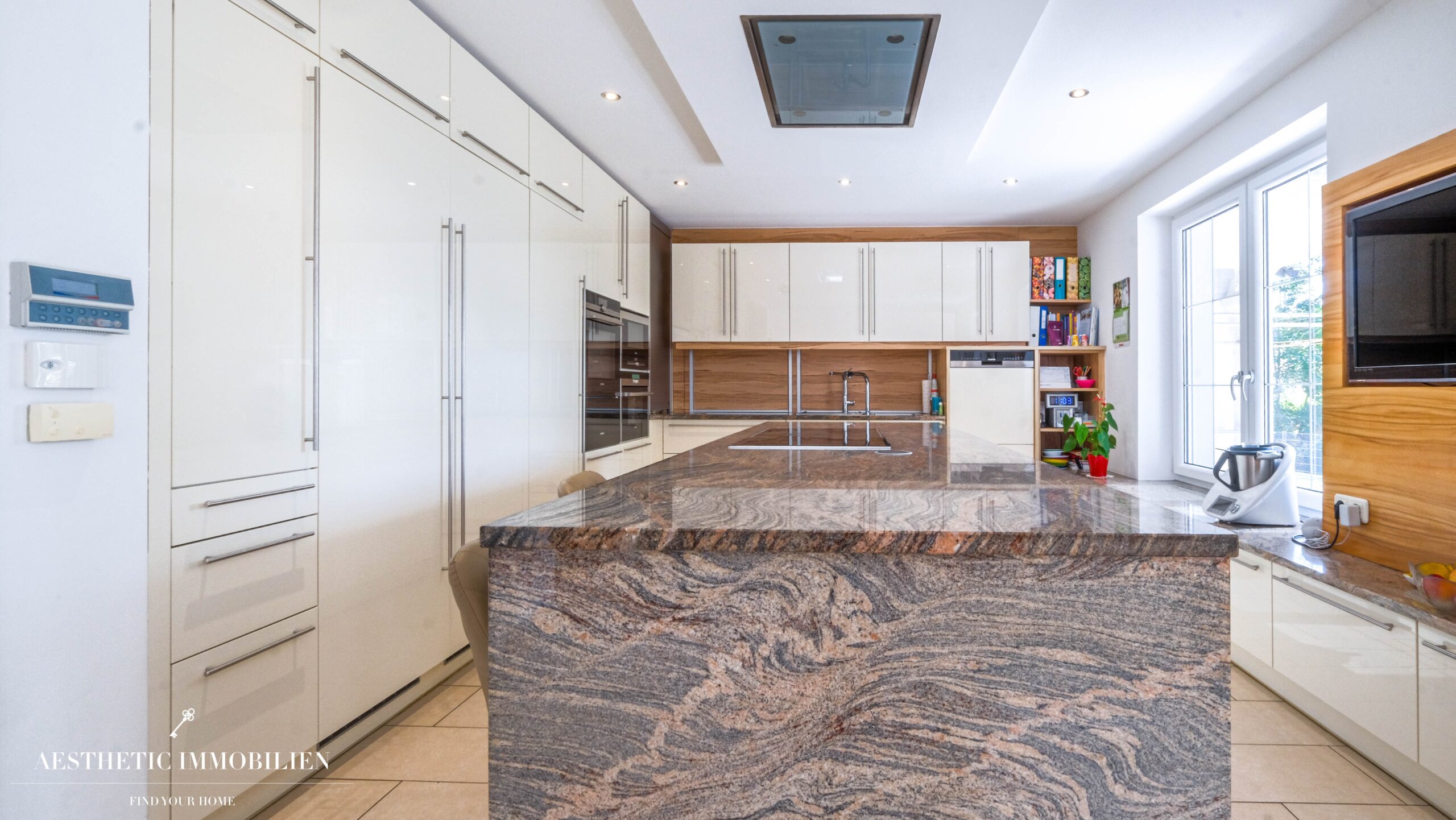 ST.VALENTIN - Exklusive Villa mit Indoorpool, Tennisplatz+Möglichkeit zur Pferdehaltung auf 6.000 m²