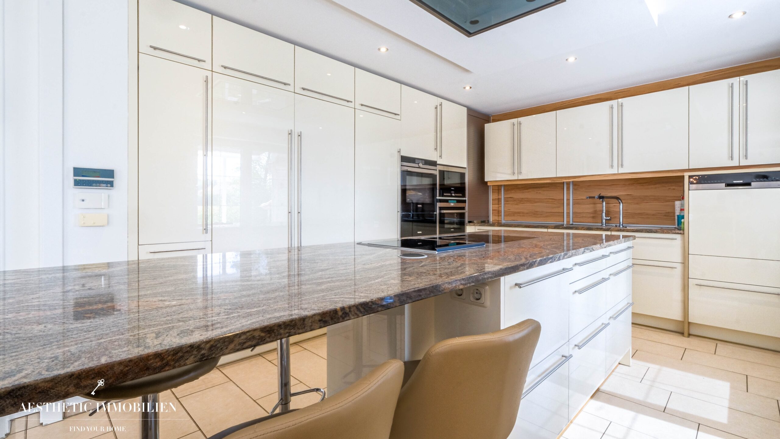 ST.VALENTIN - Exklusive Villa mit Indoorpool, Tennisplatz+Möglichkeit zur Pferdehaltung auf 6.000 m²
