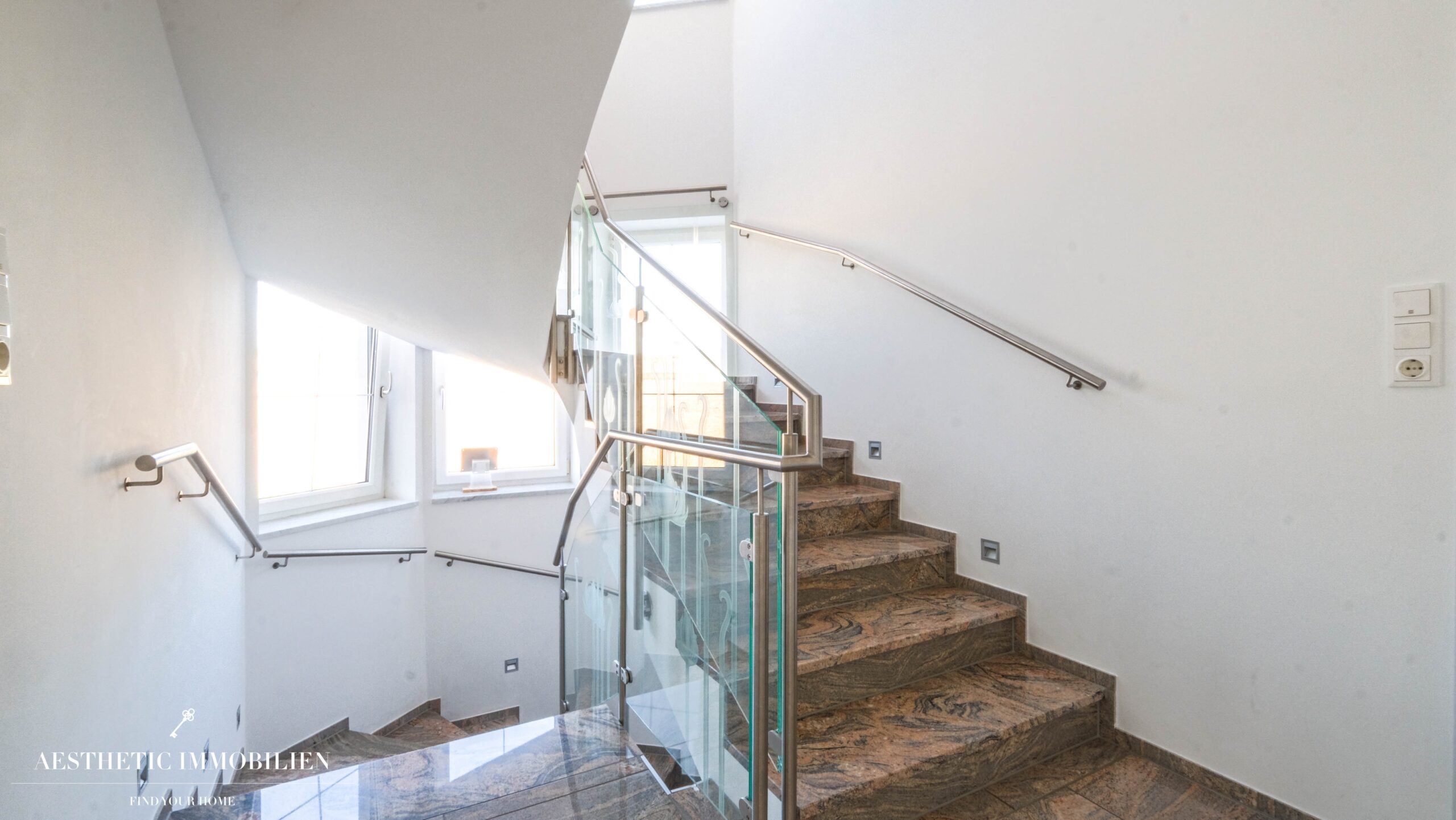 ST.VALENTIN - Exklusive Villa mit Indoorpool, Tennisplatz+Möglichkeit zur Pferdehaltung auf 6.000 m²