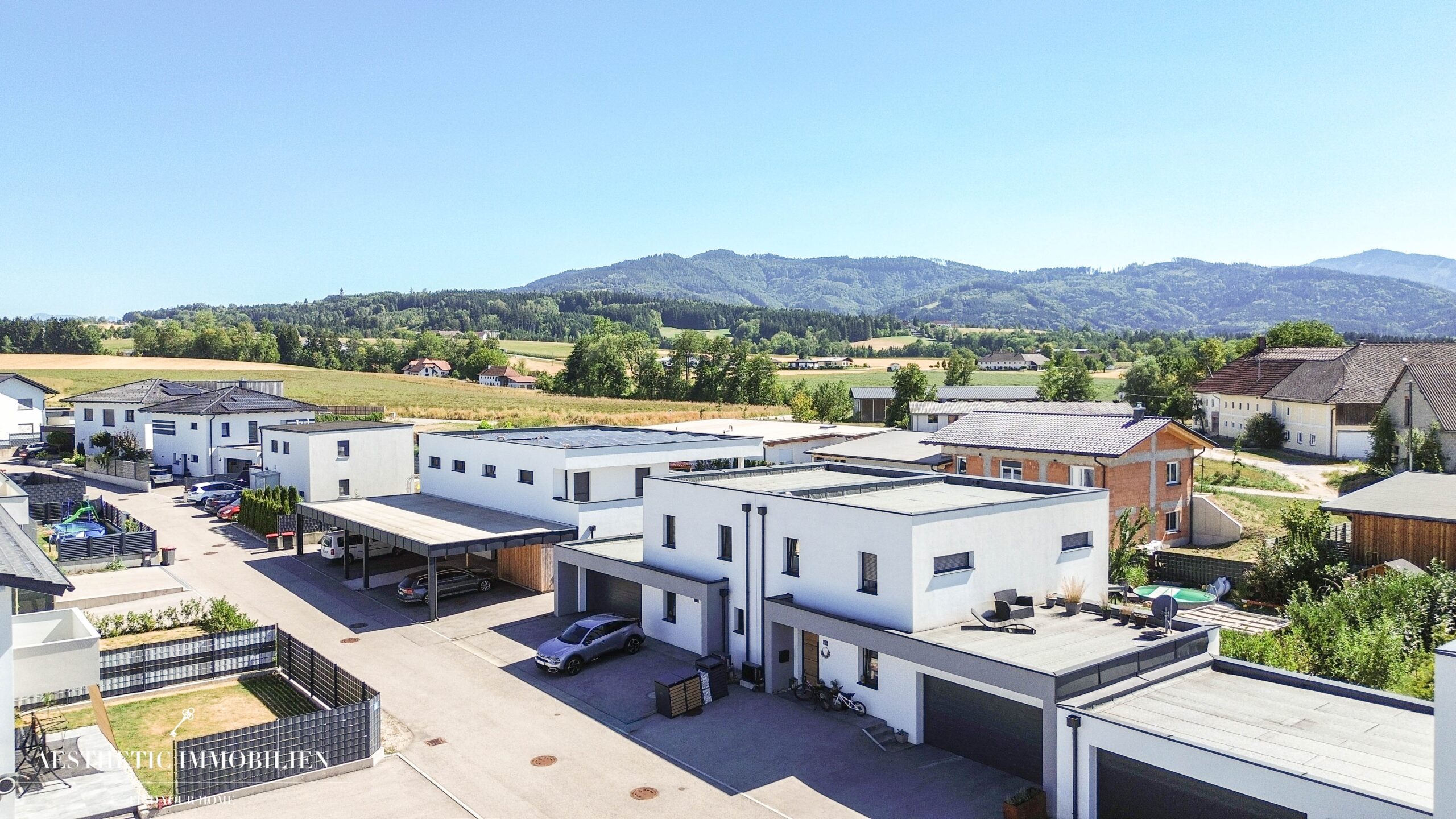 PETTENBACH - Hochwertige Doppelhaushälfte mit Doppelgarage
